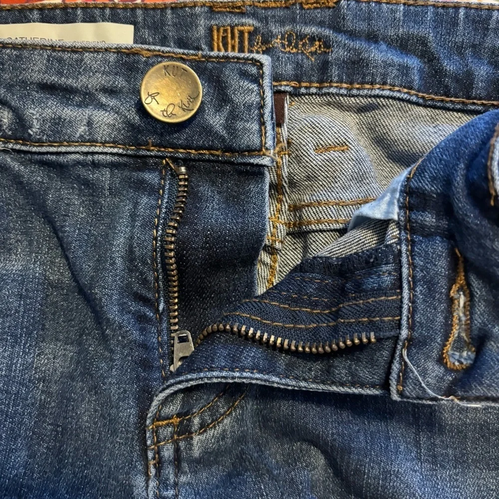 Kut Catherine Boyfriend Jean - size 4 - Picture 6 of 9